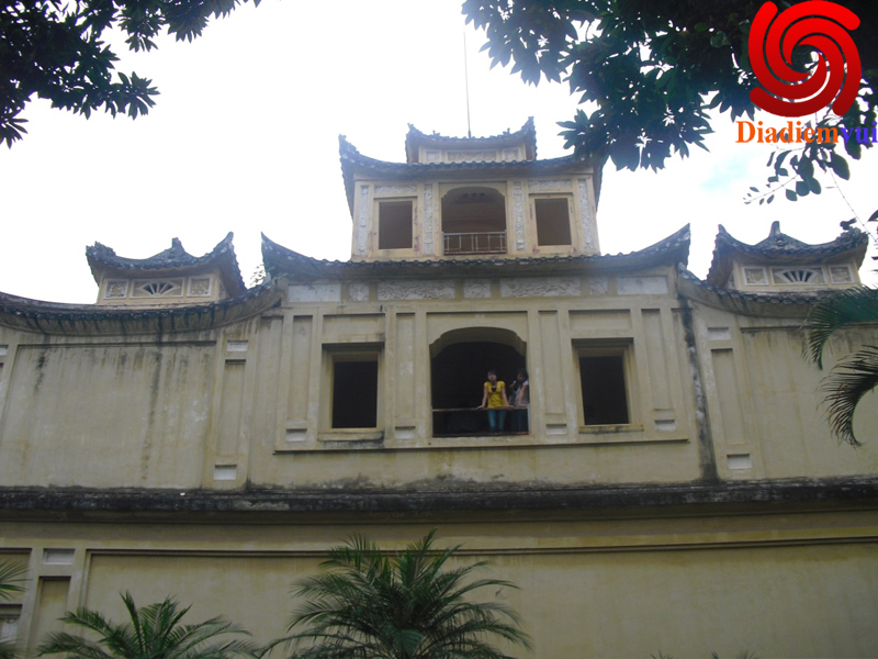 Lầu Hậu Lâu nhìn từ phía sau cổ kính