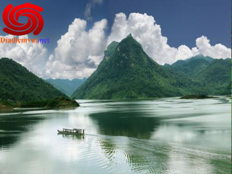 Hồ Khởn điểm du lịch sinh thái mới nổi hấp dẫn