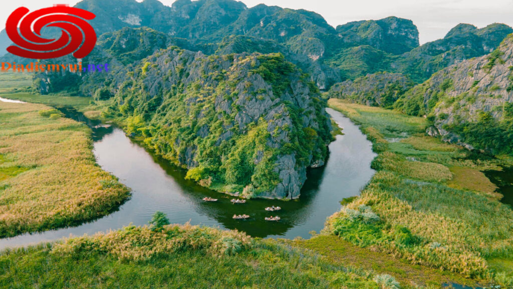 Du lịch khám phá Đầm Vân Long Ninh Bình vịnh không sóng đẹp nên thơ