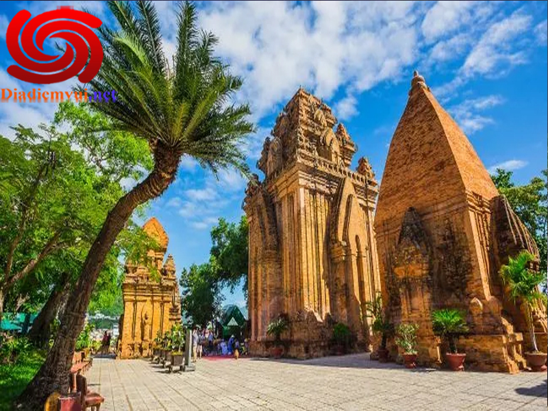 Hình ảnh Tháp bà Ponagar Nha Trang đẹp lung linh huyền bí