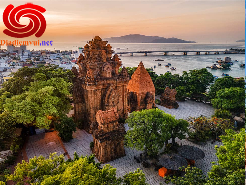 Tháp bà Ponagar công trinh minh chứng lịch sử