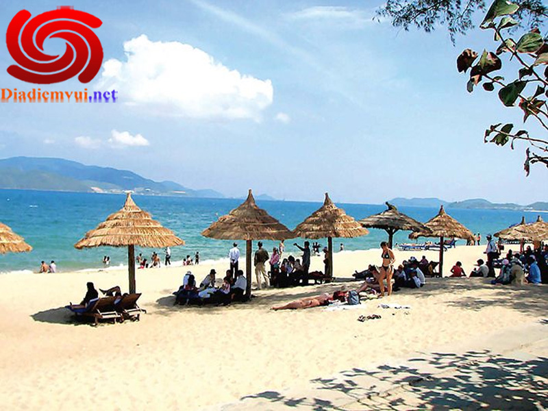 Bãi biển Ninh Chữ nằm ở phía Nam tỉnh Ninh Thuận