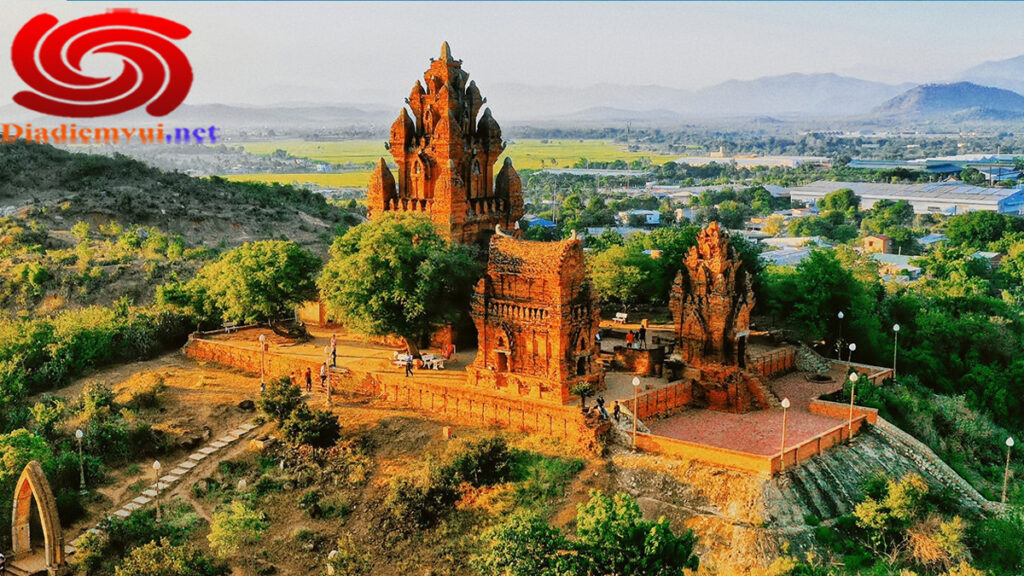 Tham quan Tháp Chàm Po Klong Garai Ninh Thuận