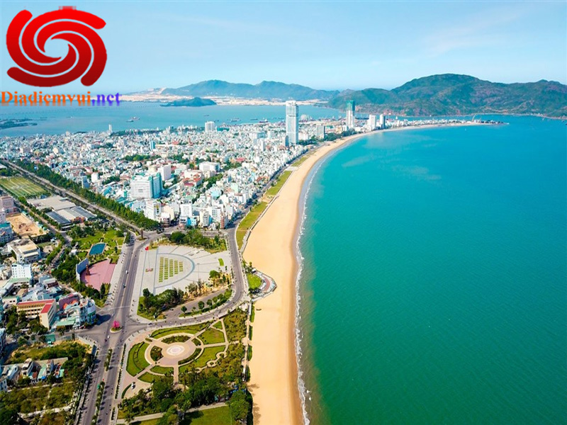 Bãi tắm Quy Nhơn ngay trung tâm thành Phố Quy Nhơn