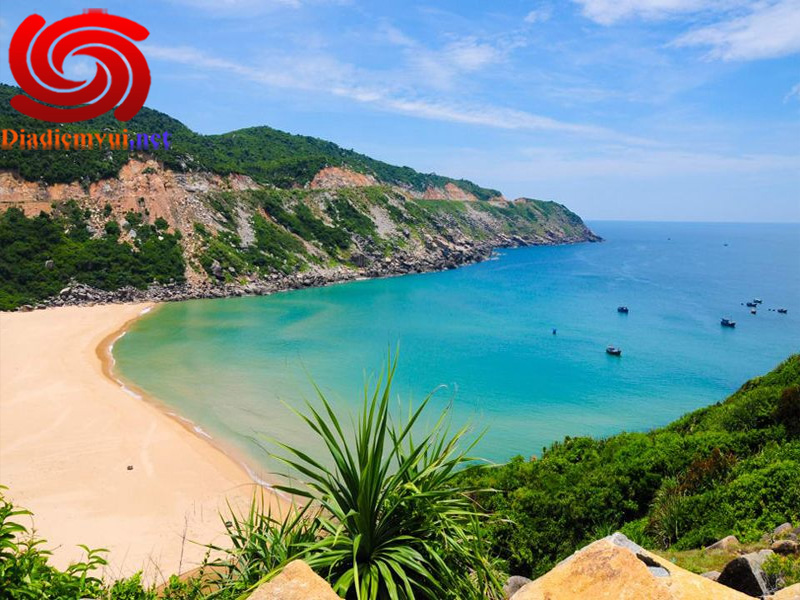 Biển Bãi Môn Phú Yên vể đẹp bình dị quyến rũ