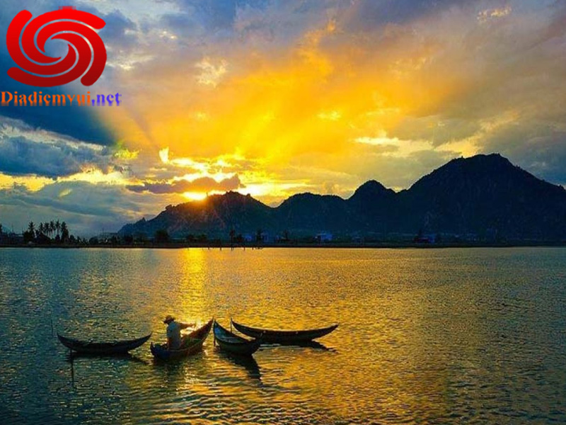 Hệ sinh thái đa dạng trong Đầm Thị Nại đa dạng phong phú dễ phát triển du lịch