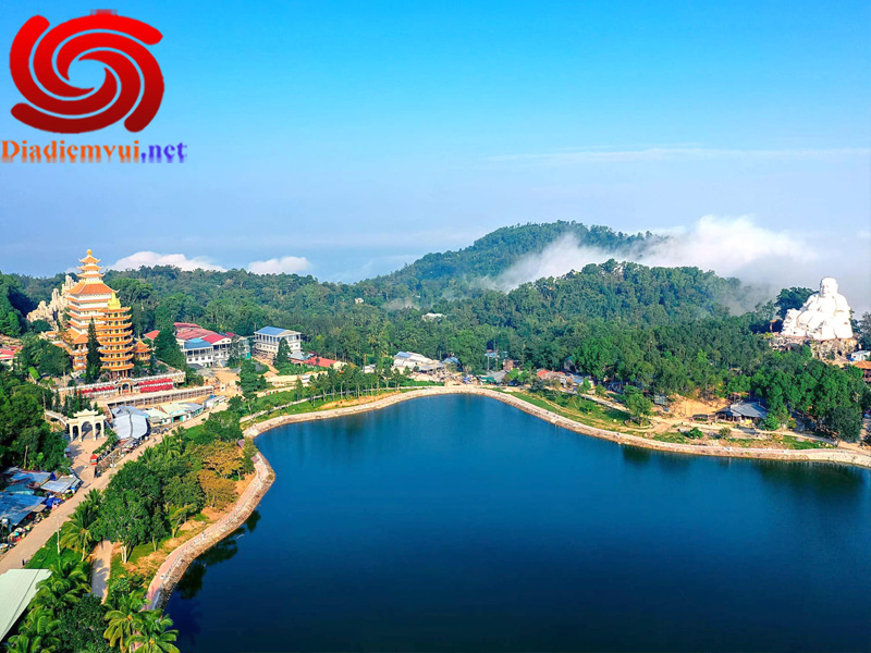 Núi Cấm An Giang hồ nước trong xanh thanh bình