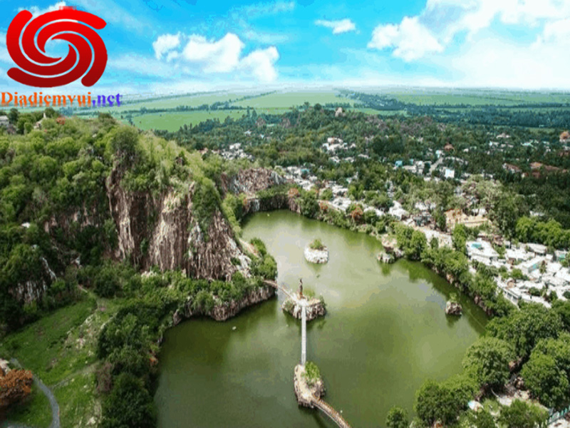 Núi Sập An Giang thích hợp cho một kỳ nghỉ cuối tuần