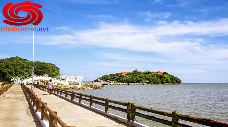 Khám phá vẻ đẹp hoang sơ của Hòn Đá Bạc Cà Mau Khám phá vẻ đẹp hoang sơ của Hòn Đá Bạc Cà Mau